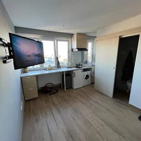 Super Studio En Face De La Gare De Apartment