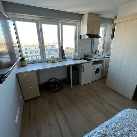 Super Studio En Face De La Gare De Apartment