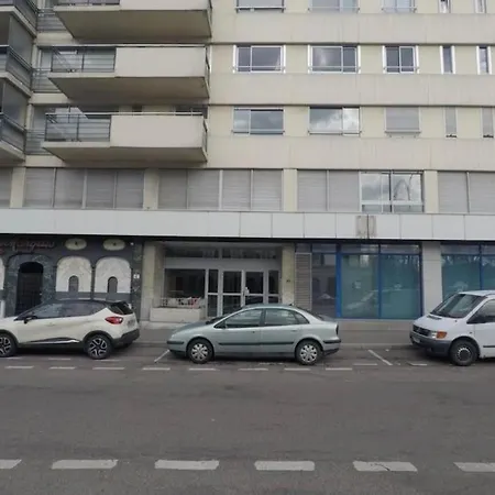 Super Studio En Face De La Gare De