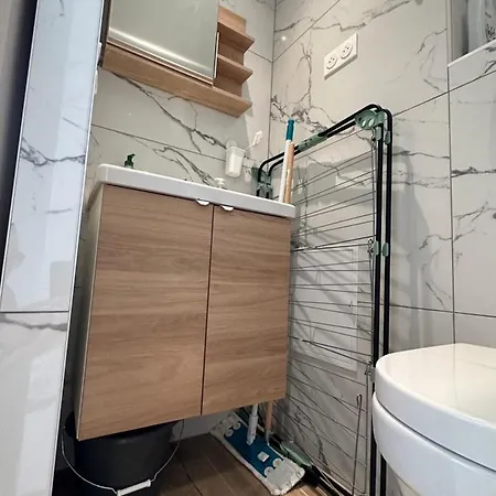 Super En Face De La Gare De